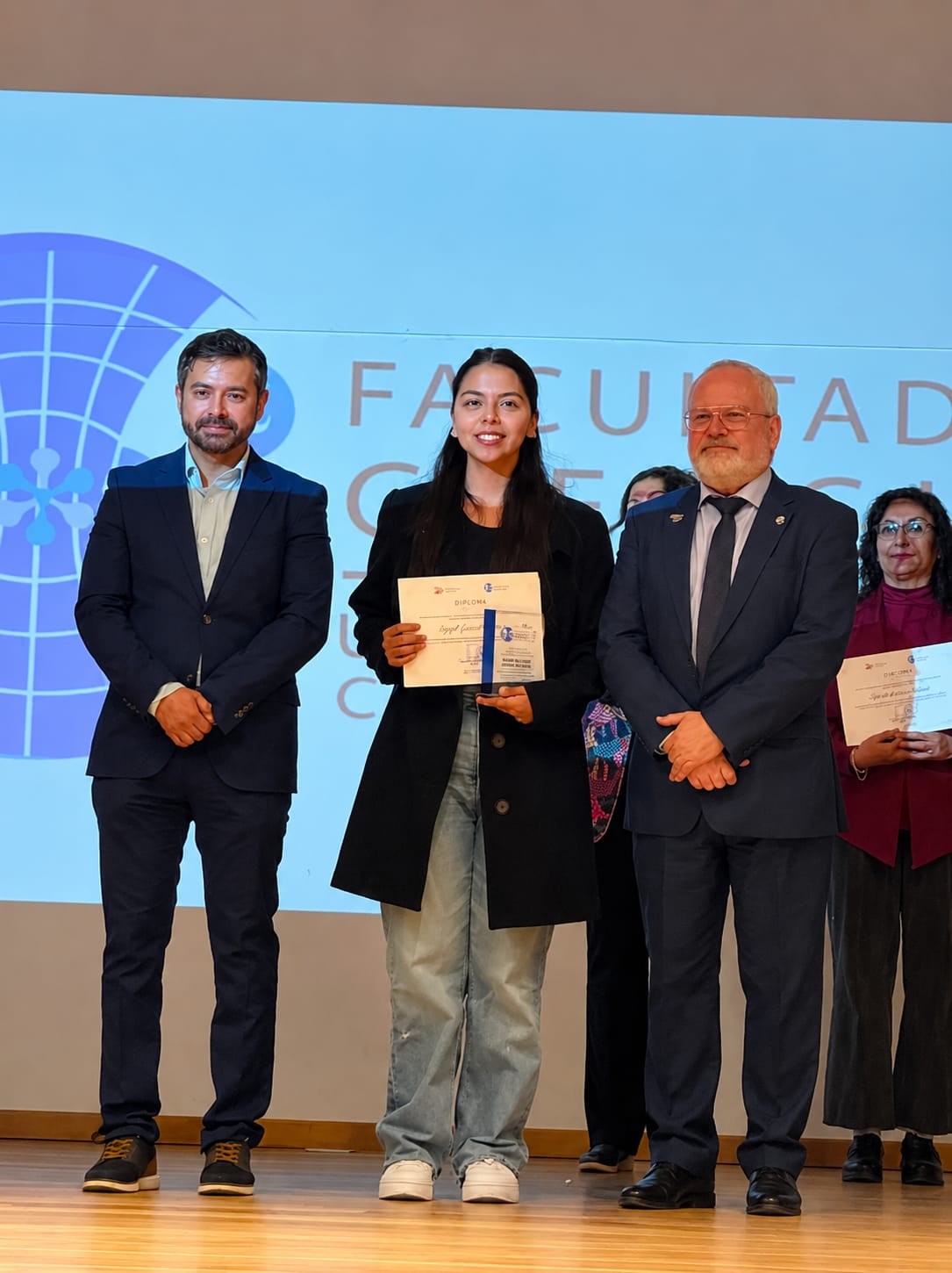 Funcionaria Destacada recibe reconocimiento en el marco del 54° aniversario de la Facultad de Ciencias